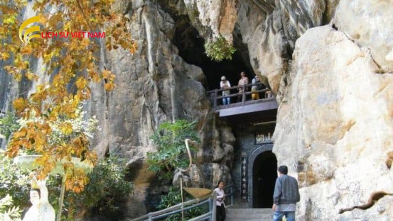 Thạch Động Hà Tiên: Khám Phá Vẻ Đẹp Tiên Cảnh Miền Tây 2 kham-pha-canh-quan-va-kien-truc-doc-dao-cua-thach-dong