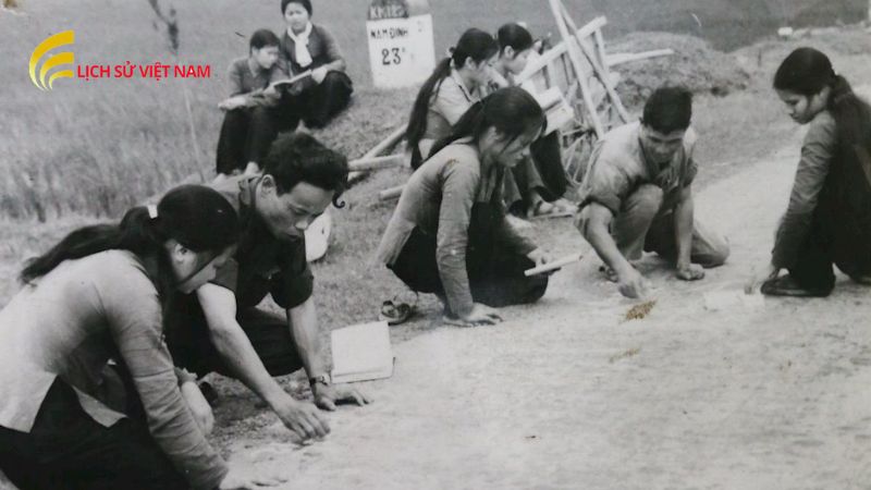 Học Sinh Thời Phong Kiến Việt Nam: Nền Tảng Tri Thức Và Đạo Đức 4 nhung-han-che-cua-nen-giao-duc-phong-kien-va-bai-hoc-cho-the-he-sau
