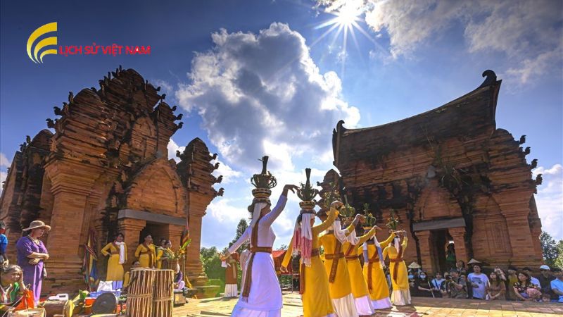Tên 54 Dân Tộc Việt Nam: Tìm Hiểu Về Văn Hóa & Bản Sắc 3 vai-tro-cua-moi-nguoi-trong-viec-bao-ton-van-hoa
